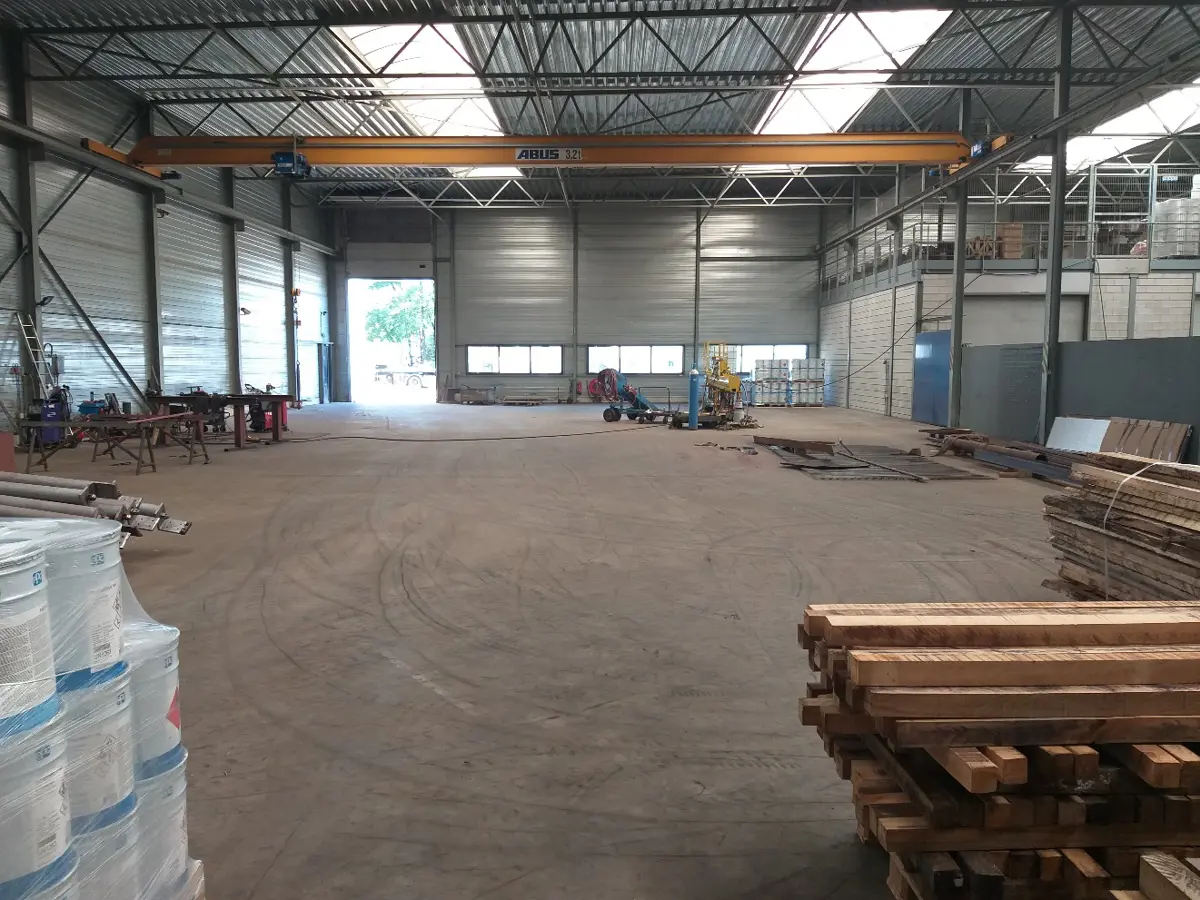 Grote opslag hal voor verhuur